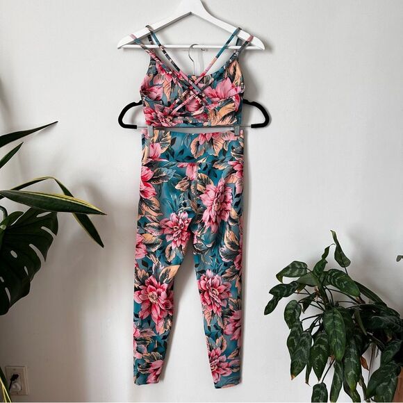 Show Me Your Mumu Moves Set of Leggings and Tops Size S - Picture 2 of 6